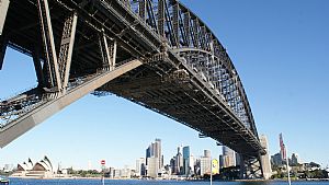 Service Robots Revolutionize Clean-Up of the Sydney Harbor Bridge